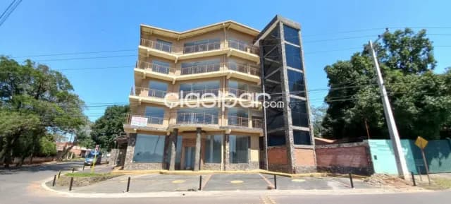 Villa Elisa: Gran edificio corporativo en alquiler, salones, gimnasios, consultorios, ofic, foto 2
