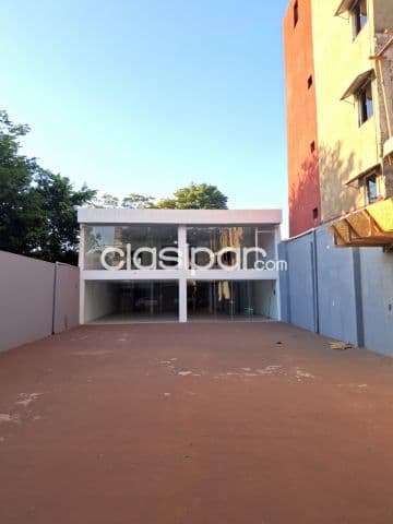 Imponente local comercial en pleno centro comercial de San Lorenzo, sobre avenida — foto 1