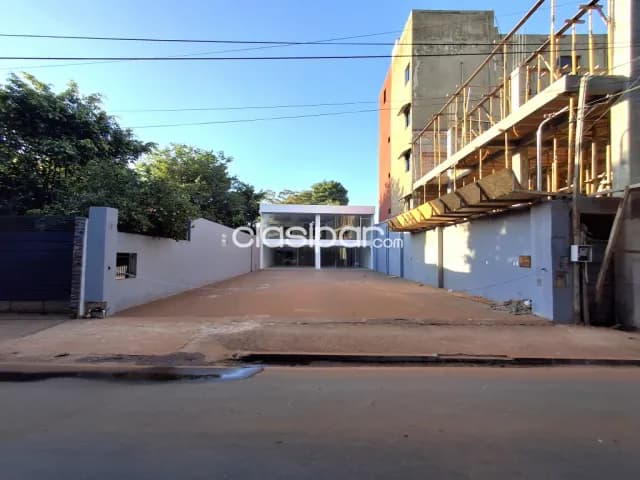 Imponente local comercial en pleno centro comercial de San Lorenzo, sobre avenida — foto 3