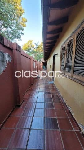 Amplia propiedad en barrio mbocayaty cerca del colegio santa ana