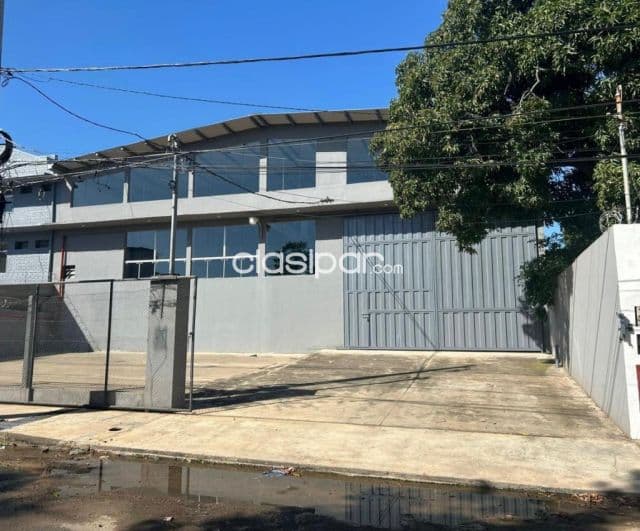 En Alquiler Depósito de 840 m2 en Asunción A481