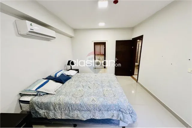 Departamento Amoblado de Dos Dormitorios con Cochera — foto 5