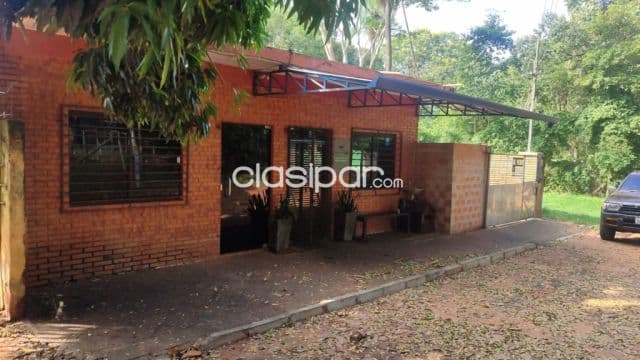 Casa con salones comerciales en San Lorenzo