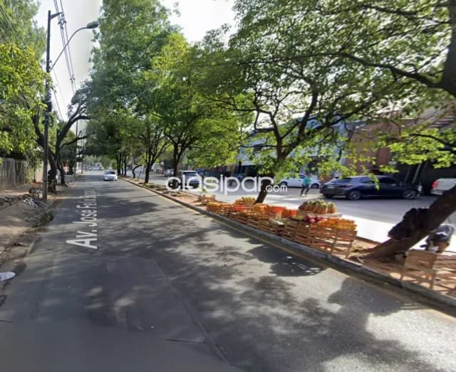 casa a refaccionar con terreno de 663 m2 zona avenida felix Bogado Asunción, foto 3