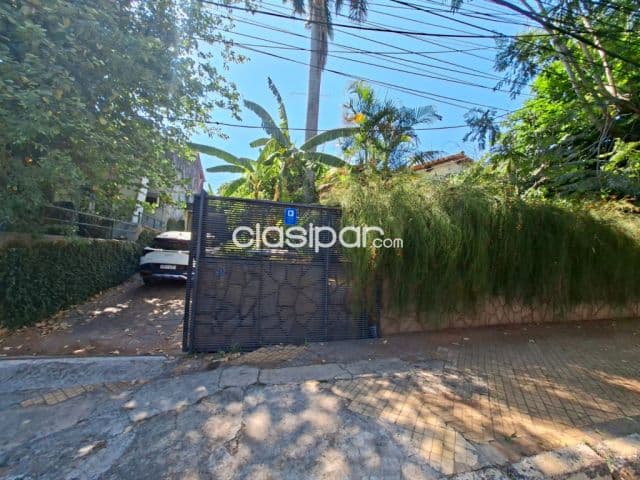 Casa en venta en barrio Las Mercedes Asunción