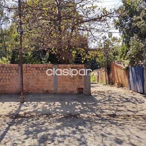terreno con pequeña construcción en villa Aurelia Asunción