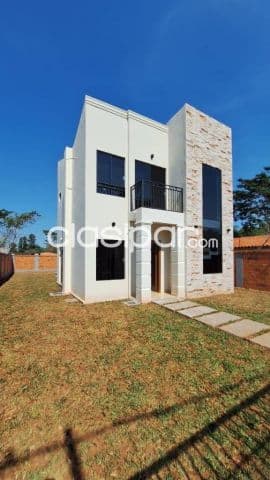 Hermosa casa a estrenar, 3 dormitorios zona pozo azul, a pasos de ruta Luque-sanber