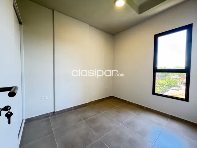 En venta departamento de un dormitorio en Luque, foto 3