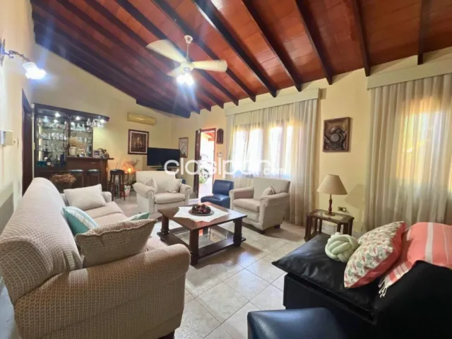 A Precio De Oferta Amplia Casa De 5 Dormitorios Y Piscina En Barrio Los Laureles, foto 3
