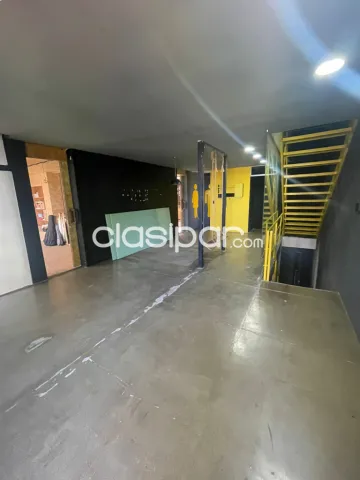 Edificio de oficinas de 3 pisos con depósitos amplios — foto 3