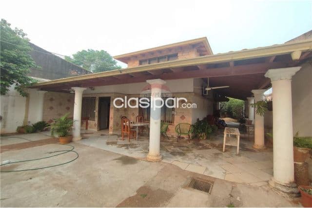 Casa en Venta en Primer Barrio Luque sobre calle asfaltada