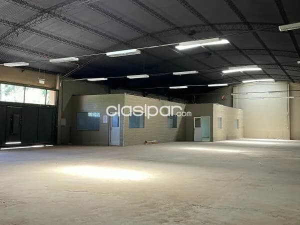 amplio deposito en zona Madame Lynch — foto 4