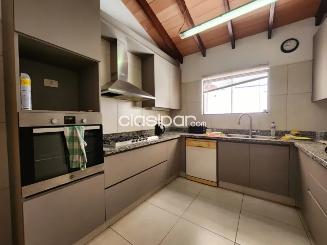 Casa toda en una planta con hermoso jardin- barrio Las Mercedes cod 6387 — foto 5