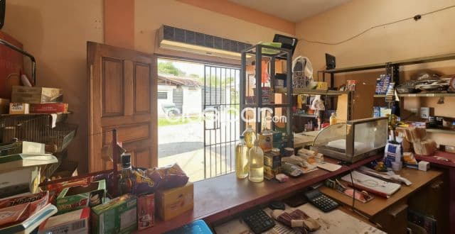 Alquilos salon comercial 4to barrio 8x8 mts ideal para negocio