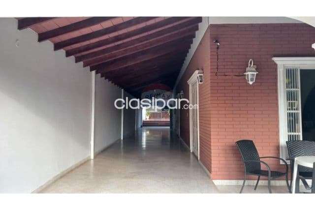 Amplia casa 2 plantas en vista alegre-asuncion c/5 hab.amplio patio y estacionamient