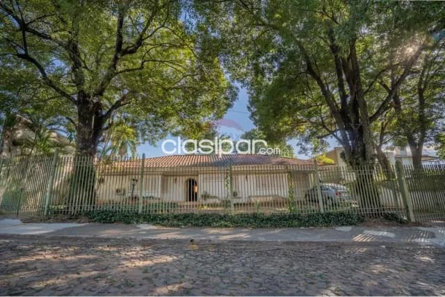 Amplia residencia para refaccionar de 1055 m2 en el barrio Mariscal Estigarribia — foto 2