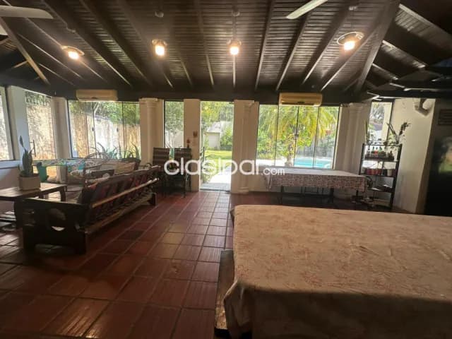 De amplia propiedad a remodelar de 3 dormitorios en barrio mariscal estigarribia — foto 2