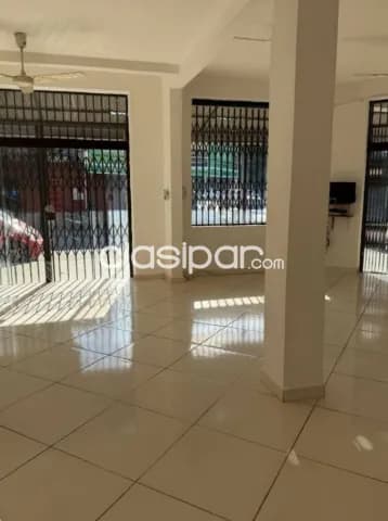 Amplio local comercial en esquina céntrica de San Lorenzo — foto 5
