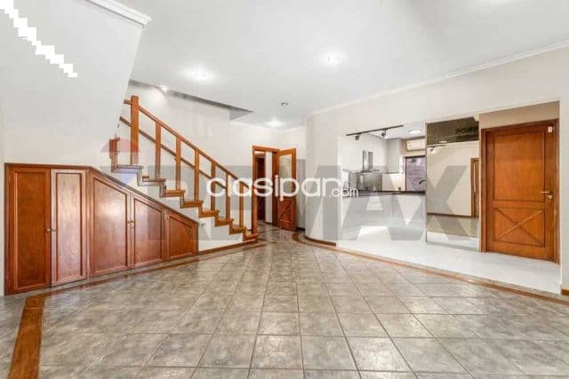 Residencia con piscina en Recoleta – 1.211 m²