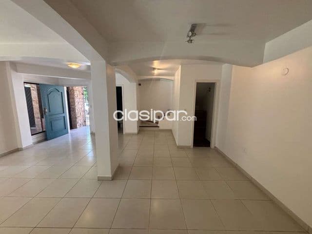 REF. S102 - Alquilo Dúplex 3 Dormitorios 190 m2 barrio Mariscal Estigarribia Planta baja