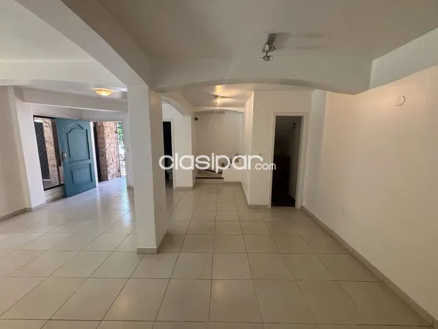 REF. S102 - Alquilo Dúplex 3 Dormitorios 190 m2 barrio Mariscal Estigarribia Planta baja — foto 2
