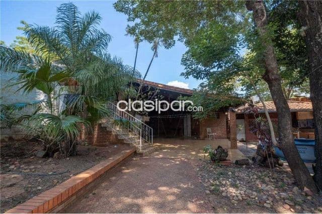 Terreno 2.427 m² con 3 salidas sobre Av. Félix Bogado