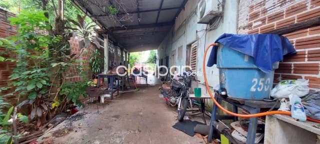 Casa en el barrio mbo´i ka´e de Encarnación: 4 habitaciones y 3 baños, foto 5