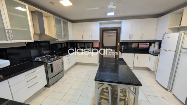 En Venta Lujosa y Fina Residencia, con 5 suites con vestidores — foto 5
