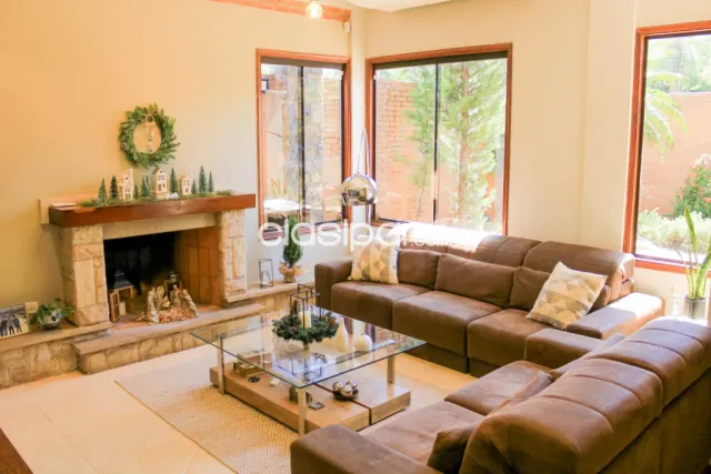 Casa de 5 Dormitorios en Venta en Zona Conmebol, foto 3