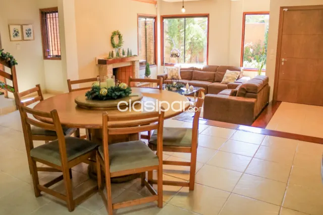 Casa de 5 Dormitorios en Venta en Zona Conmebol, foto 4