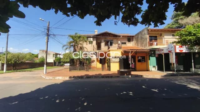 Casa de dos plantas en esquina Bº Santa Ana San Lorenzo — foto 2