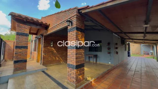 Casa en venta en el Barrio Ykaa - Luque Excelente oportunidad en una zona accesible — foto 3