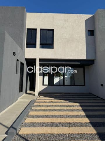 o Vendo Amplio Duplex de 3 dormitorios en barrio Laurelty de Luque zona Britez Bor