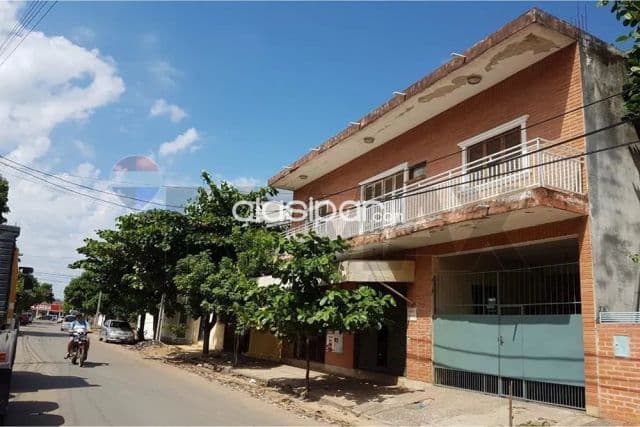 Edificio a refaccionar a 150 m de Artigas