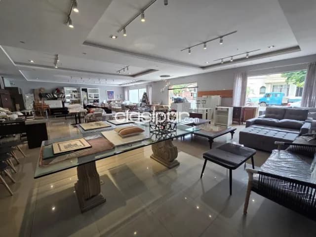 Salón comercial en alquiler zona Av Choferes del Chaco, foto 2
