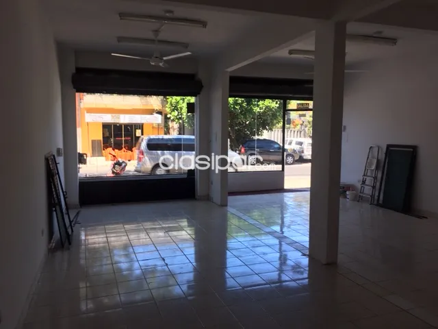 Salon comercial zona Hospital del Trauma Prof. Dr. Manuel Giagni, foto 3