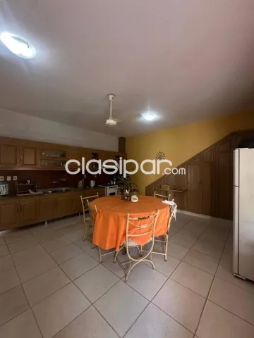 Amplia residencia en venta en barrio mburicaó, foto 2