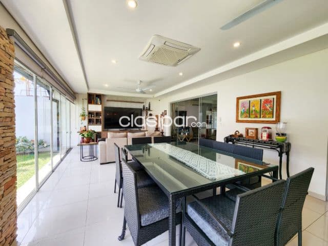 Moderna y Amplia Residencia de 660 m2, Zona Cecon - CLHO7874883
