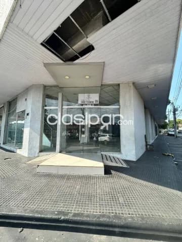 En alquiler Amplio Local Comercial en esquina, foto 3