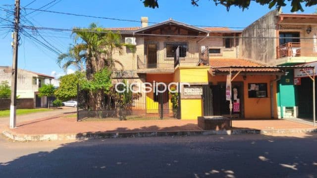 Amplia casa con 3 dormitorios y piscina en barrio santa ana, San Lorenzo
