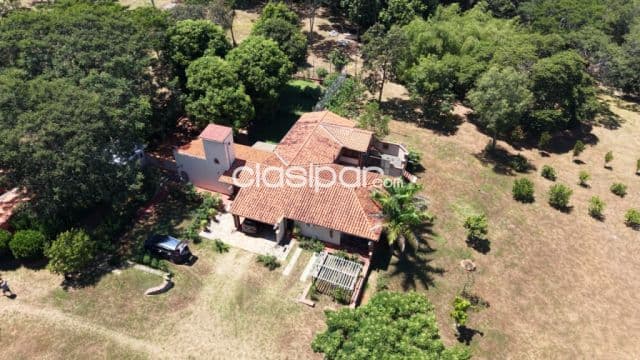Finca en entorno natural cerca de Caacupé con 2,5 hectáreas y casa con encanto, foto 1