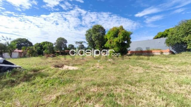 Vende amplio terreno en Aregua — foto 1