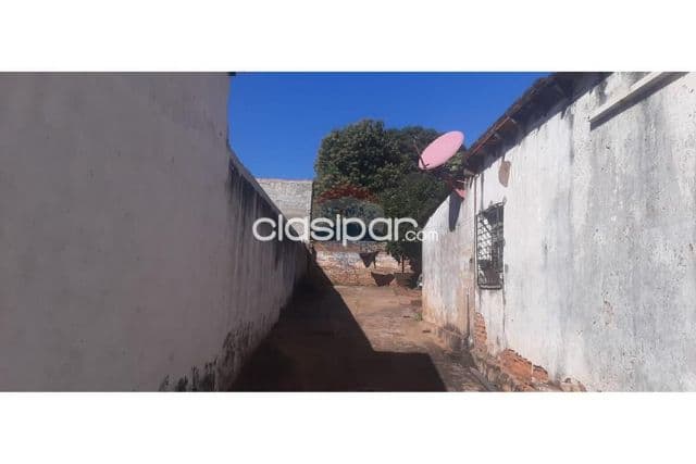 Terreno en Mbokajaty, Ñemby Vendo Terreno con casa a refaccionar o demoler en Mbokaj