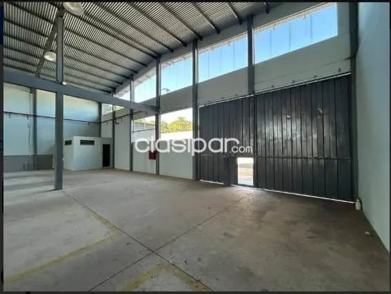 Trinidad, artigas: 1.160 m2, alquilo amplio deposito, showroom, + oficinas + pci, 4.500 us — foto 4