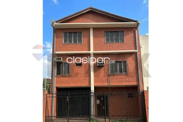 OPORTUNIDAD ESTRATÉGICA EN BARRIO PETTIROSSI! Edificio Multiuso de 3 Niveles Ubicado en un — foto 2