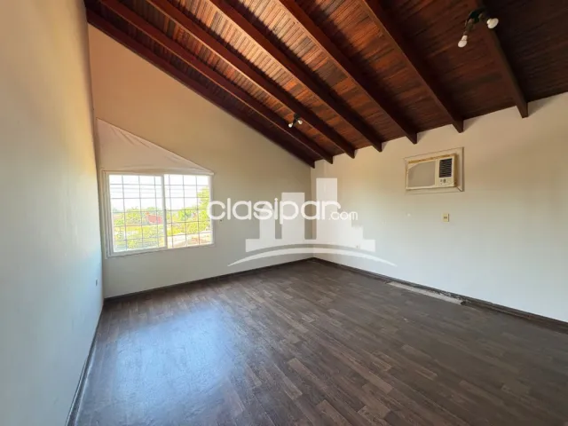 Amplio duplex en pleno Mburucuya con patio y piscina cod 6450 — foto 3
