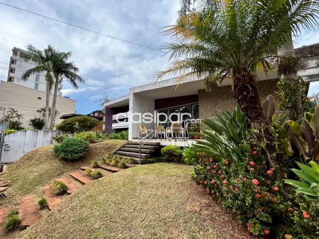 Residencia amplia ubicada en pleno corazón de la ciudad de Encarnación — foto 3