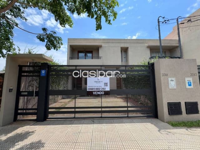 En venta amplio dúplex con piscina en bo. Ytay asuncion