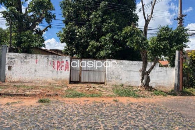 Terreno en esquina sobre avenida barrio san pablo — foto principal