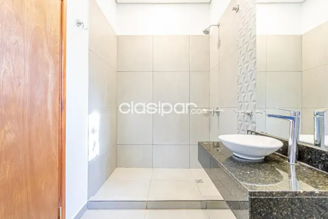 Casa en Luque zona rakiura cod 6511 precio: 10.000.000 gs 📐 superficie del terr — foto 3